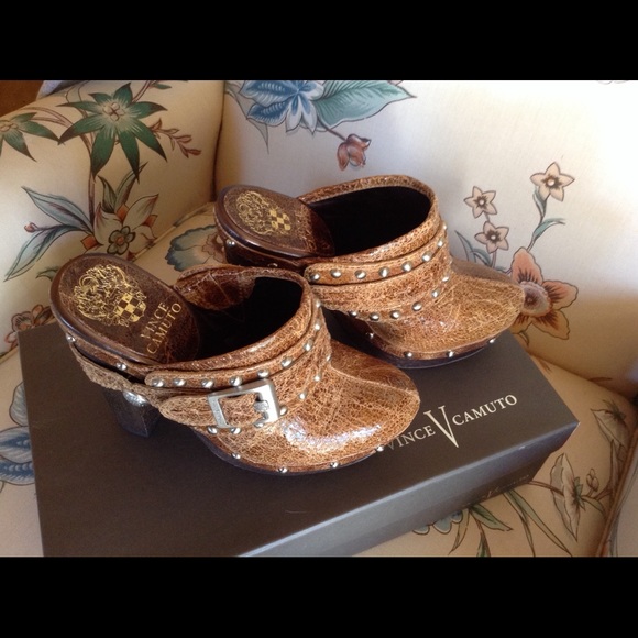 VINCE CAMUTO TAN CLOGS, Brand New in Box❤️ - Picture 3 of 4